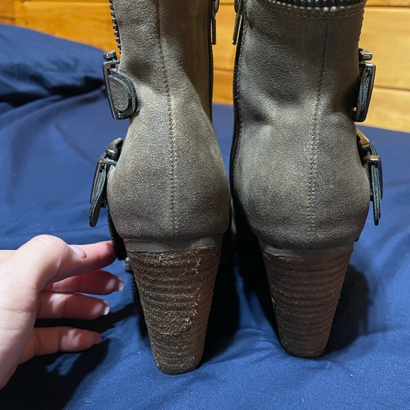 Cute chunky boots, size 7, great used condition! - Picture 4 of 4